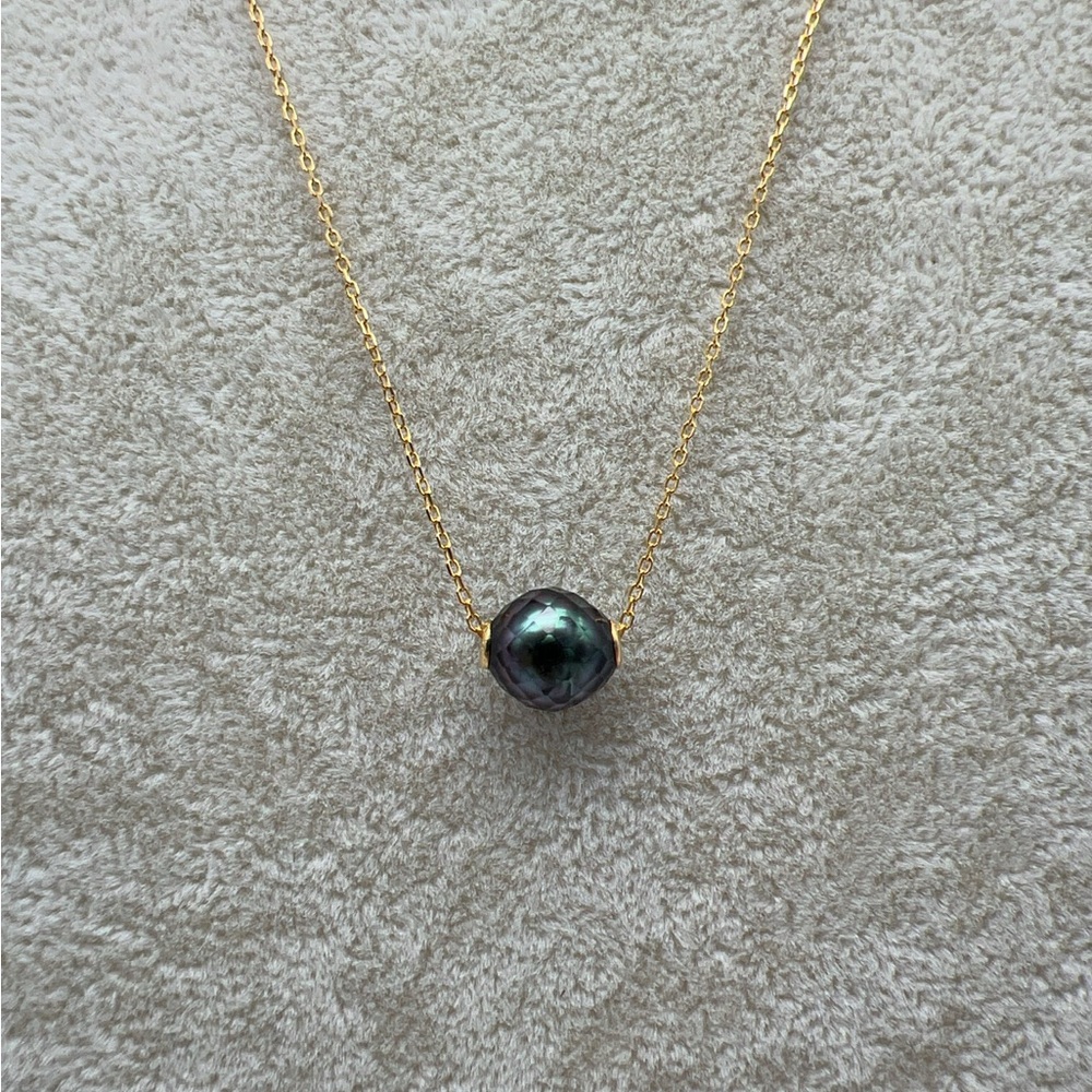 Elegant Sterling Silver black, red and green hueTahitian Pearl Necklace